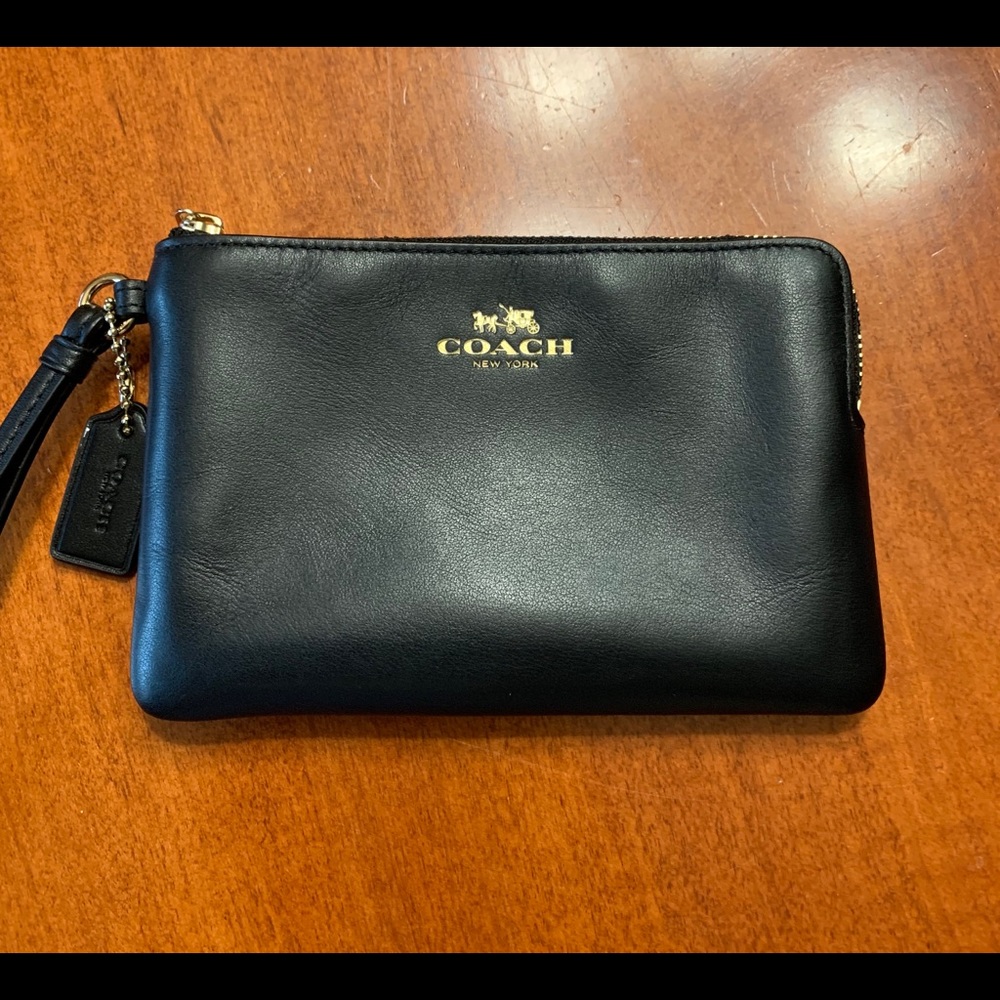 ❤️ Brand New Coach Wristlet ❤️